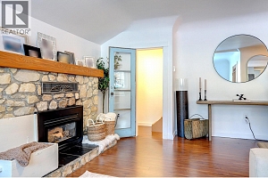 2245 Shuswap Avenue - Photo 9