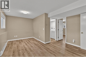 885 Walrod Street - Photo 18