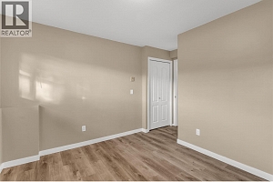 885 Walrod Street - Photo 22