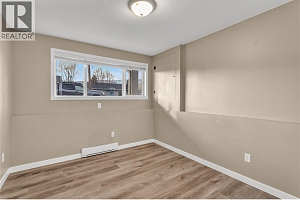 885 Walrod Street - Photo 23