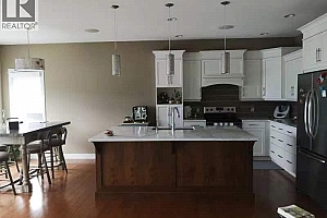 1243 FEEDHAM Avenue - Photo 2