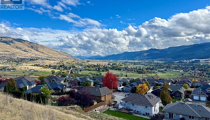 596 Mt Ida Crescent - Photo 1