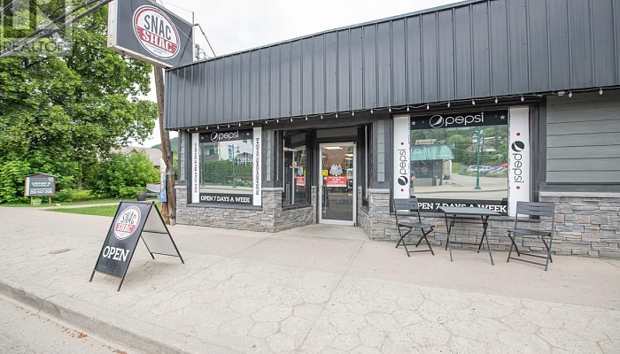 2133 Shuswap Avenue - Photo 1