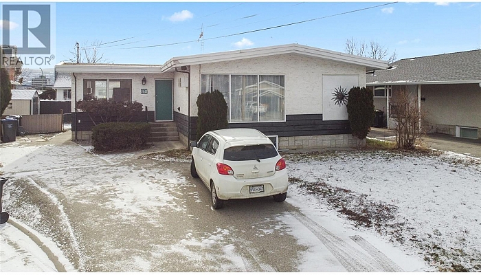 1611 Elm Street E - Photo 1