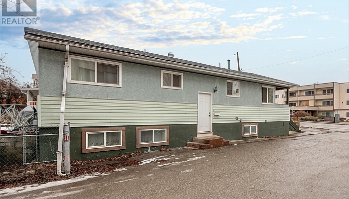 3004 37 Street - Photo 1