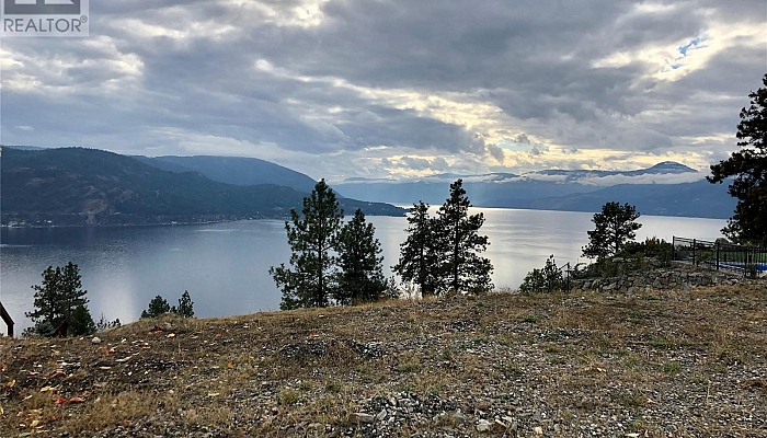 8916 Hampshire Crescent - Photo 1