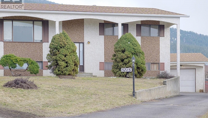 5715 Richards Crescent - Photo 1