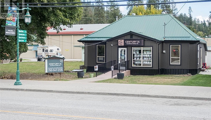 2143 Shuswap Avenue - Photo 1