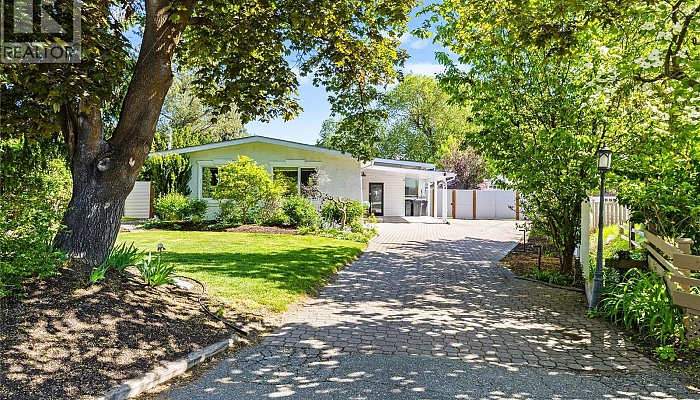 624 Armour Crescent - Photo 1