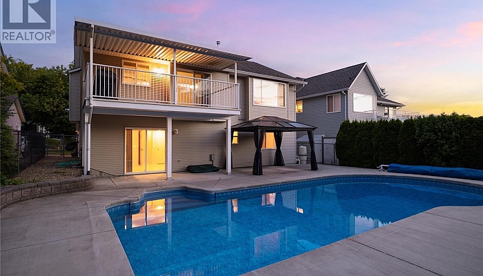 506 Harrop Avenue - Photo 1