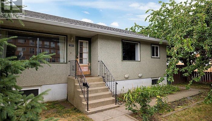 2805 39 Avenue - Photo 1
