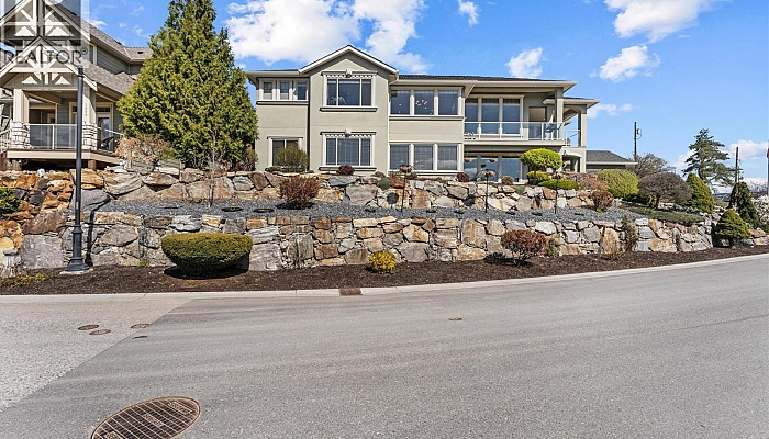 1095 Hume Avenue - Photo 1