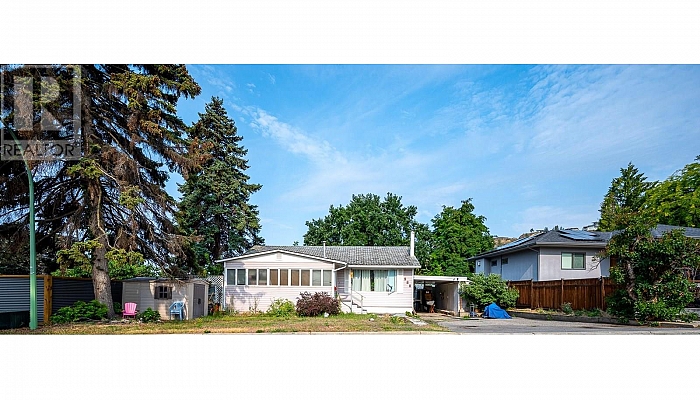 988 Glengarry Street - Photo 1