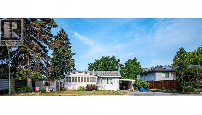 988 Glengarry Street - Photo 1