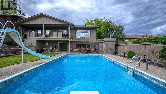 3921 15 Crescent - Photo 1