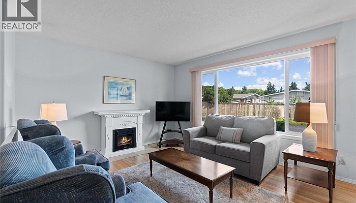 153 Salmon Arm Drive Unit# 11 - Photo 1