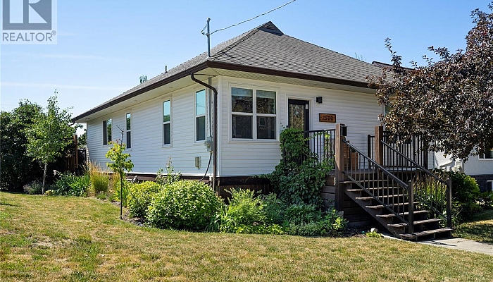 2500 39 Avenue - Photo 1