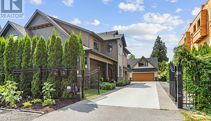 935 Laurier Avenue - Photo 1