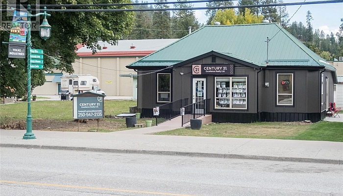 2143 Shuswap Avenue - Photo 1