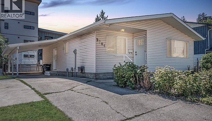 3704 40 Avenue - Photo 1