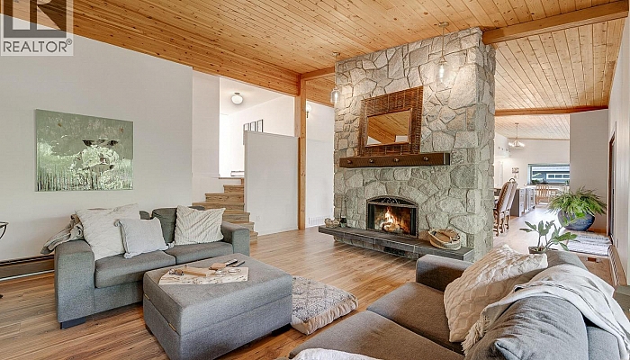 1590 Willow Crescent - Photo 1