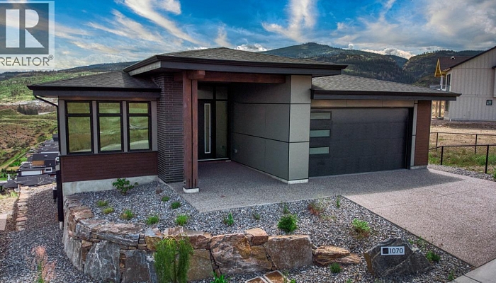 1070 Emslie Street - Photo 1