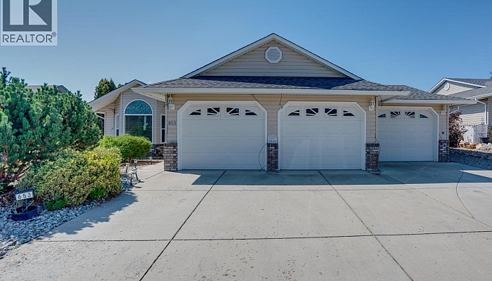653 6th Street - Photo 1