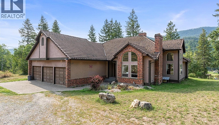 995 Shuswap River Drive - Photo 1