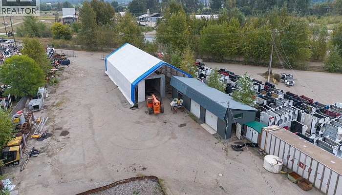 1660 Shuswap Avenue - Photo 1