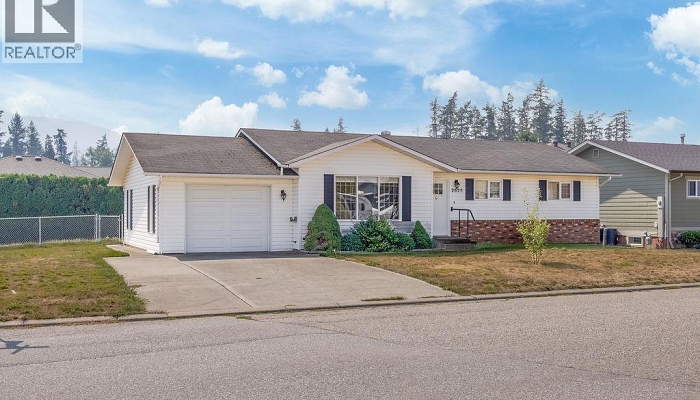 2625 Catherine Crescent - Photo 1