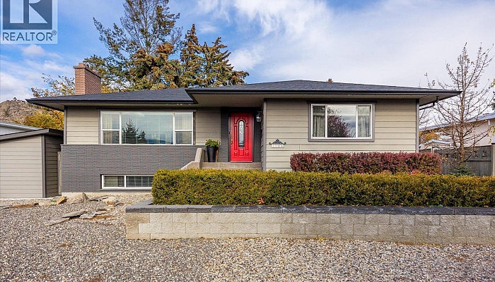 1508 Pinehurst Crescent - Photo 1