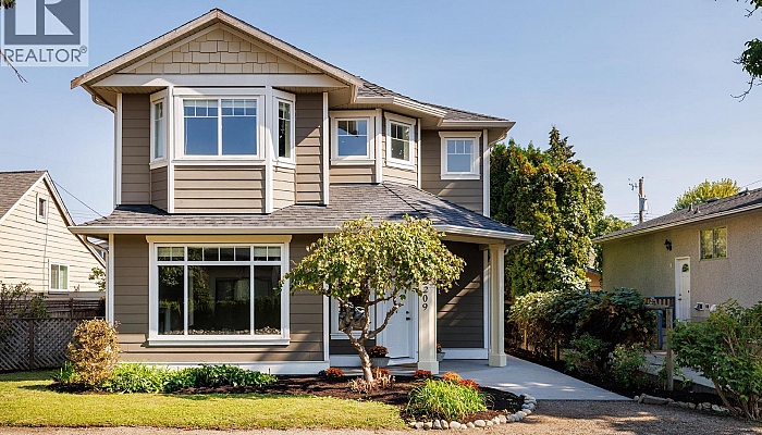 2209 Woodlawn Street - Photo 1