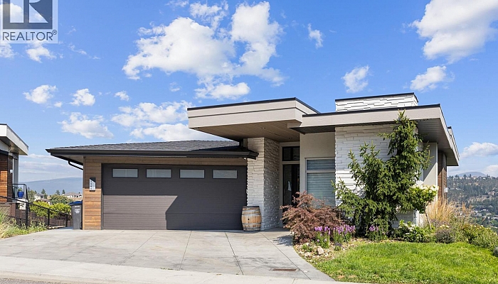 1341 Sladen Crescent - Photo 1