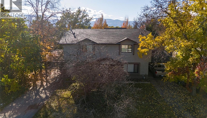 1033 / 1035 Laurier Avenue - Photo 1