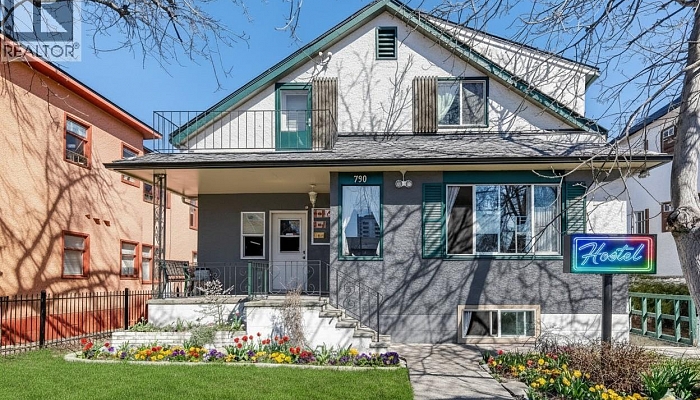 730 Bernard Avenue - Photo 1