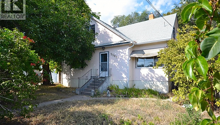 2203 45 Avenue - Photo 1