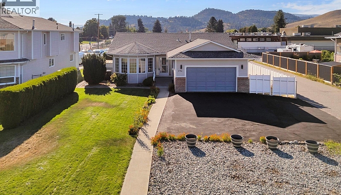 796 Hollywood Road N - Photo 1