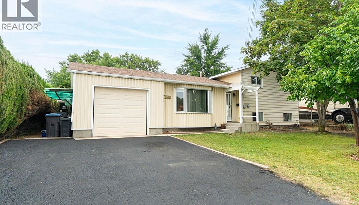 4811 Parkdale Crescent - Photo 1