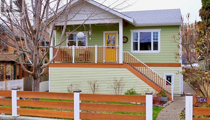 640 ROANOKE Avenue - Photo 1