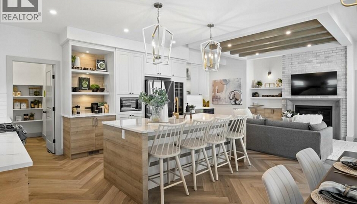 1062 Emslie Street - Photo 1