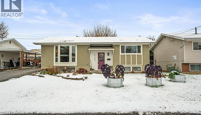 2102 41 Avenue - Photo 1