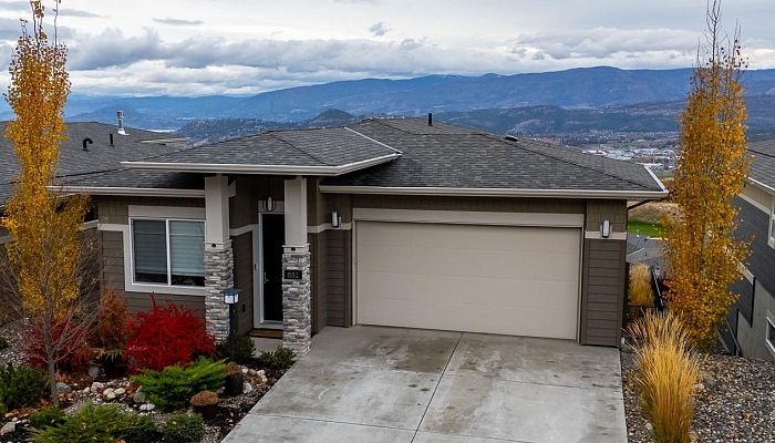 1552 Summer Crescent - Photo 1