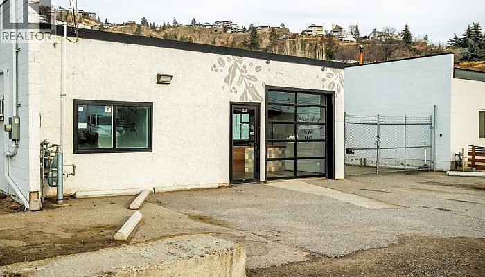 984 Laurel Avenue - Photo 1