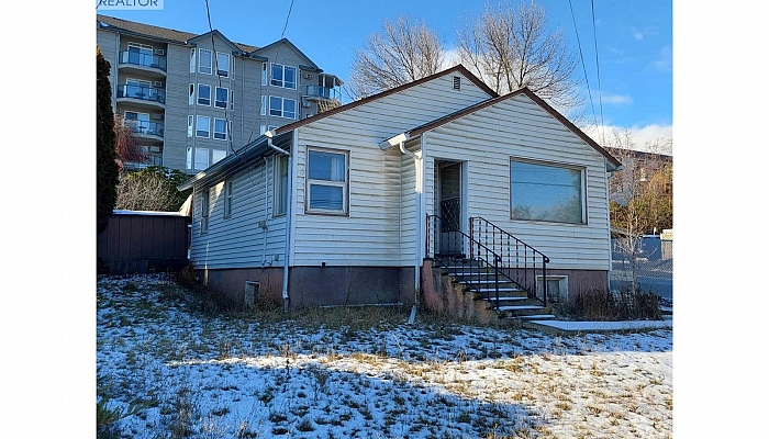 3220 35 Street - Photo 1