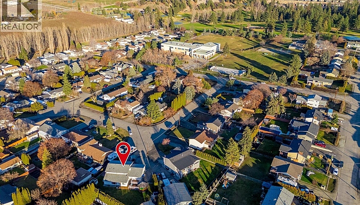 4771 Parkdale Crescent - Photo 1