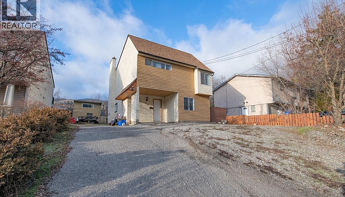 5121 27 Avenue - Photo 1